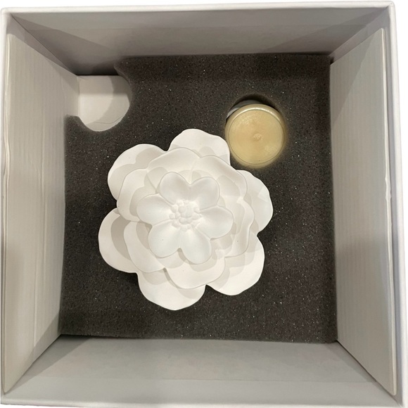 Blush Tahitian Gardenia Porcelain Diffuser by Apothecary Guild (New) - Picture 6 of 6